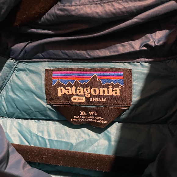 Patagonia Women's Puffer Jacket - Blue - Picture 4 of 4
